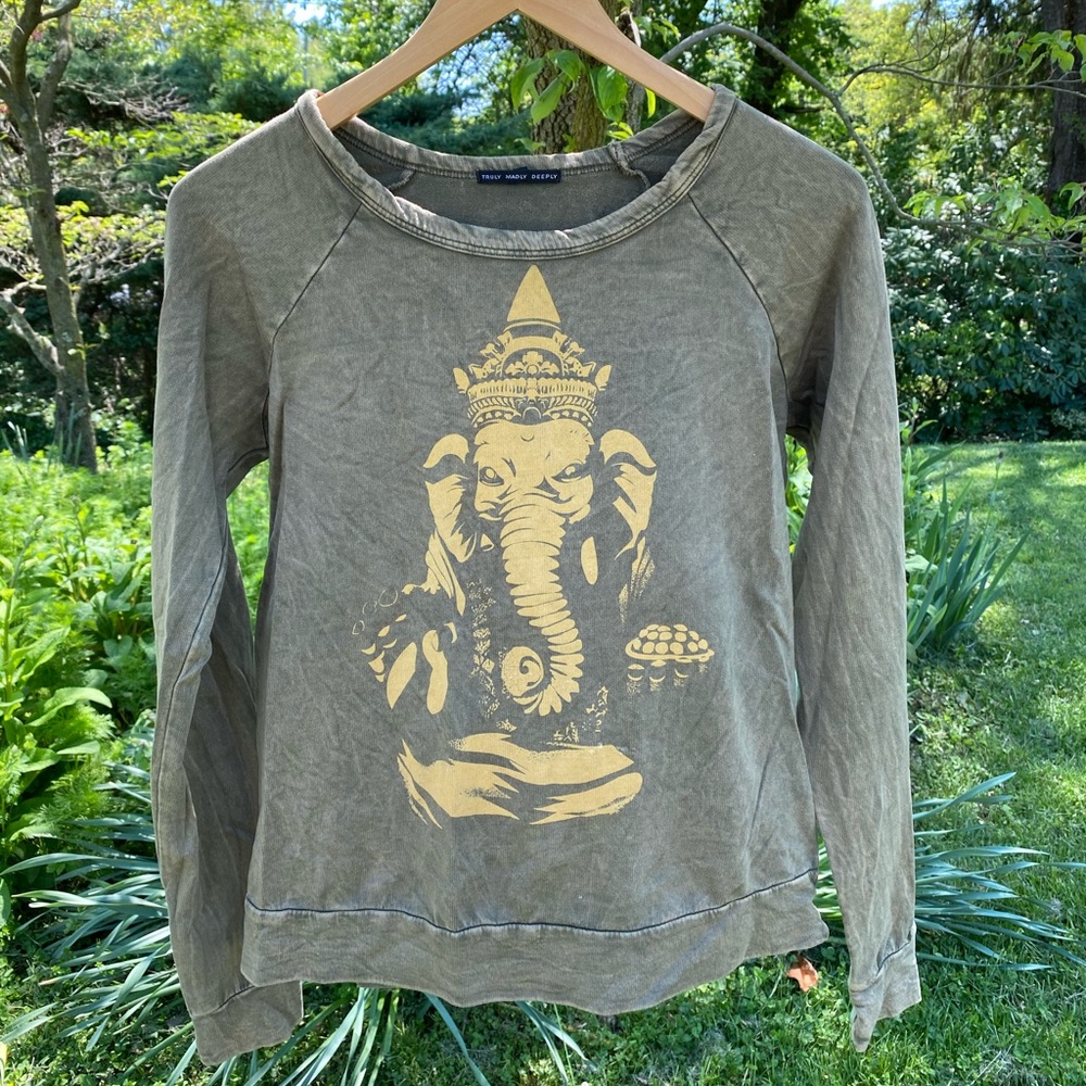 Long-sleeve tee